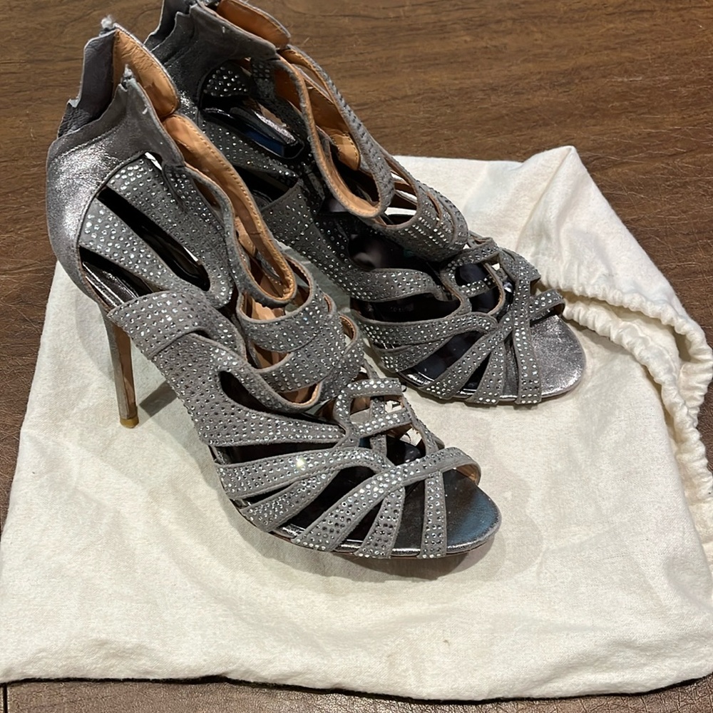 Badgley Mischka silver heels 9.5